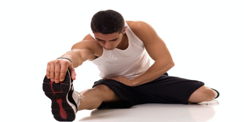 ورزش های مضر برای دیسک کمر حرکت کشش پای صاف یا کشش عضله همسترینگ